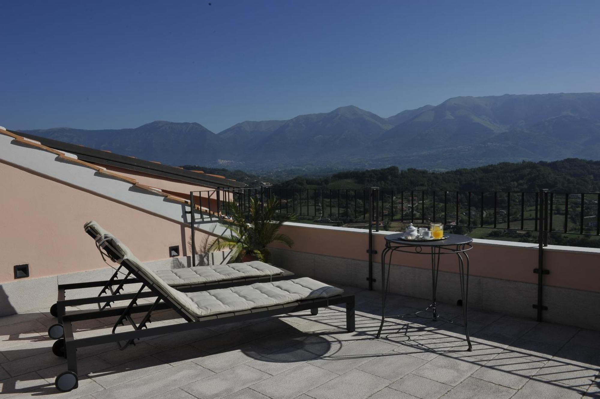 Palazzo Del Senatore Hotel Atina Exterior photo