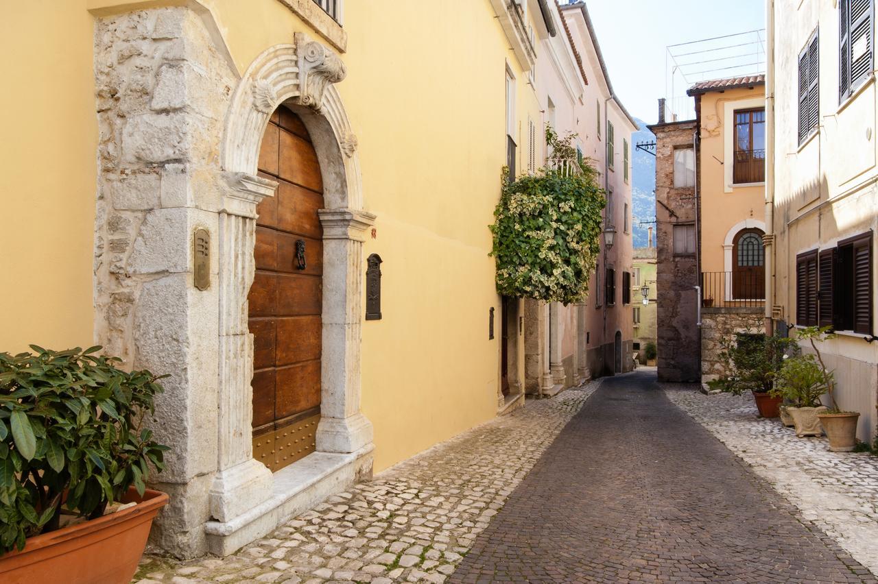 Palazzo Del Senatore Hotel Atina Exterior photo